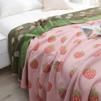 Homeheil Strawberry Pattern Cotton Gauze Reversible Quilt